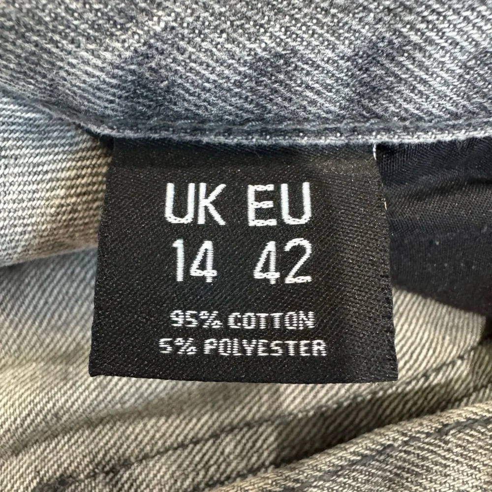 PrettyLittleThing Women's Gray Distressed Wide Leg Jeans #252 - Picture 4 of 4